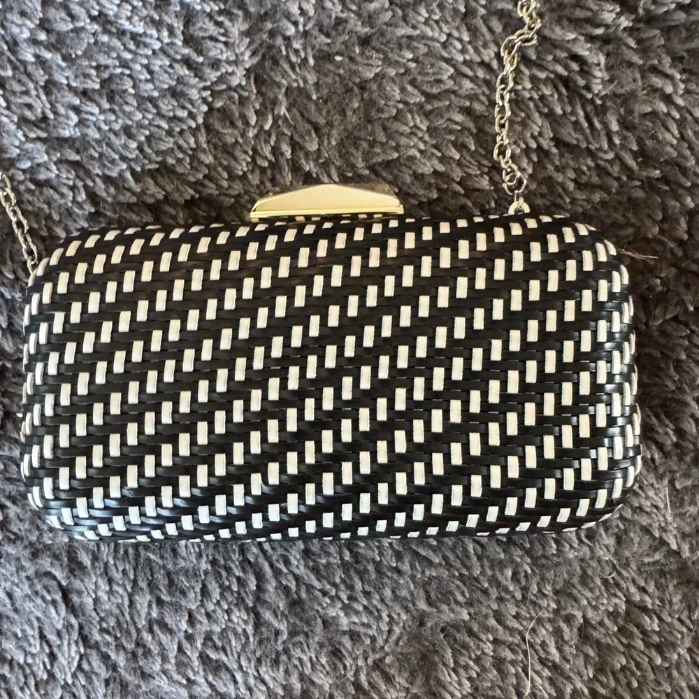 SONDRA ROBERT Clutch Purse